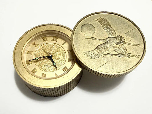 Relógio De Mesa Antigo Citizen Japão Dourado Tampa Decorada