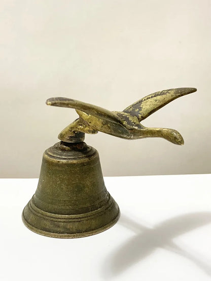 Sino Antigo De Bronze Com Pássaro Em Voo