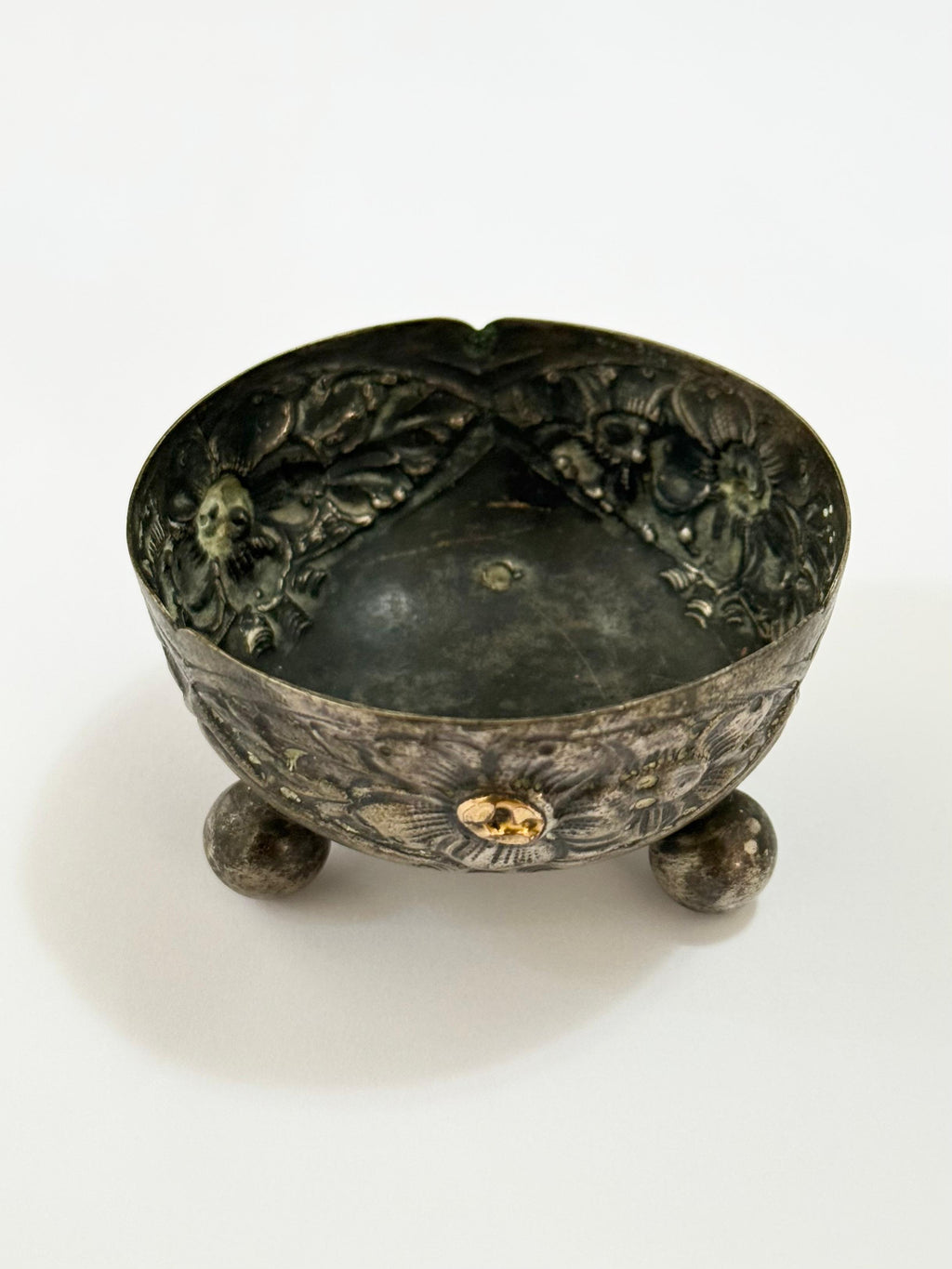 Antiga Tigela Artesanal Com Flores E Detalhes Dourados
