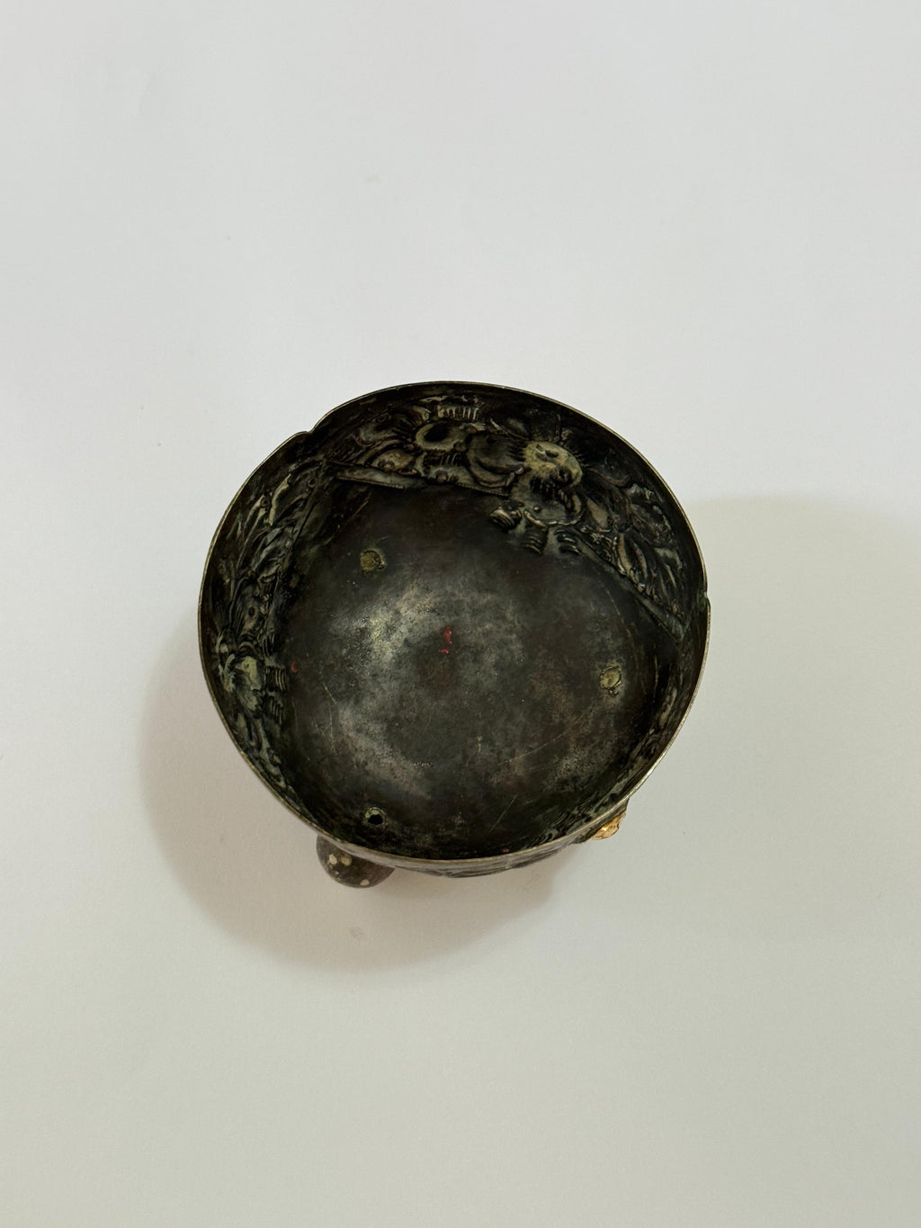 Antiga Tigela Artesanal Com Flores E Detalhes Dourados