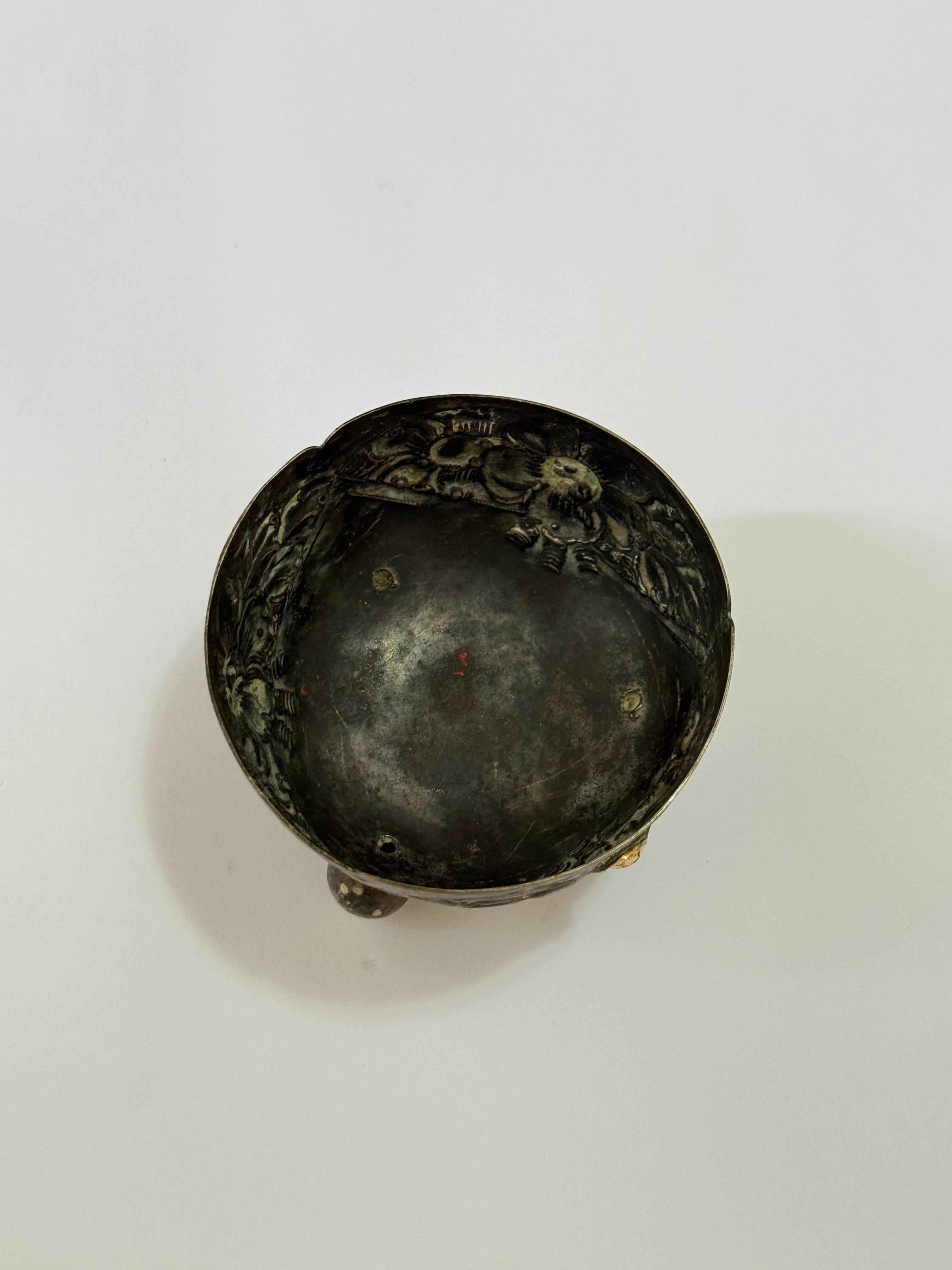 Antiga Tigela Artesanal Com Flores E Detalhes Dourados