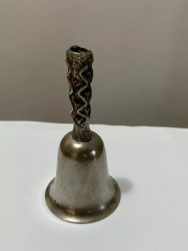 Sino Antigo Em Metal Prata Com Cabo Decorado E Pedras