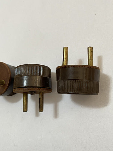 Tomada Antiga Baquelite Redonda Macho