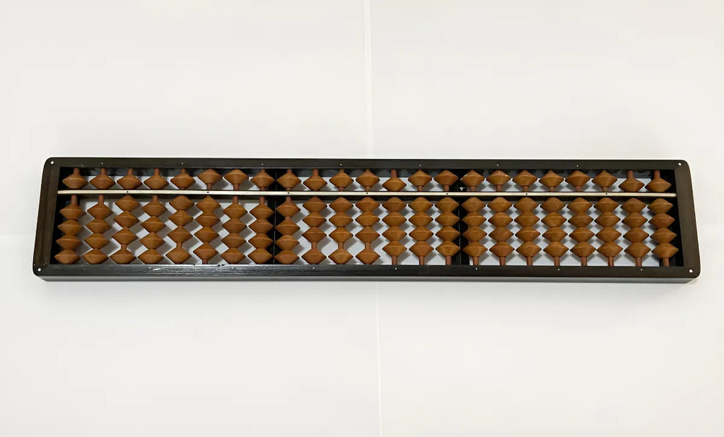 Ábaco Japonês Antigo Patenteado No 886859 / 3420 com contas losangulares em madeira escura.