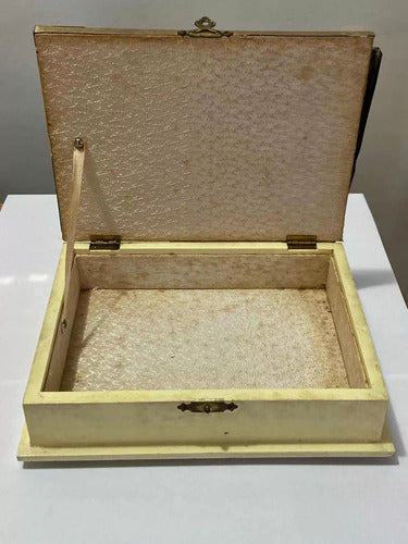 Antiga Caixa Porta Joias De Madeira Com Detalhes Dourados