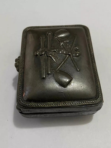 Antiga Caixa Charuto De Metal Porta Cigarro Com Desenhos