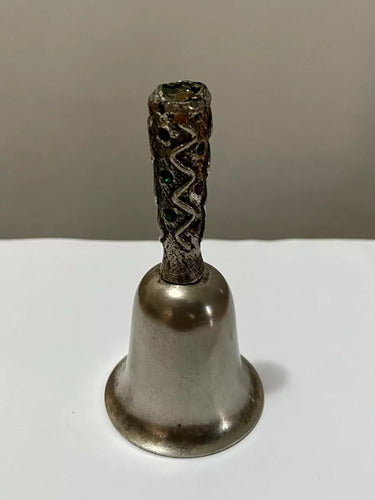 Sino Antigo Em Metal Prata Com Cabo Decorado E Pedras